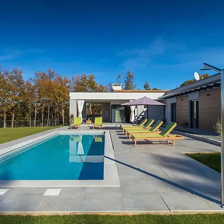 Дом отдыха Lara Baksi *